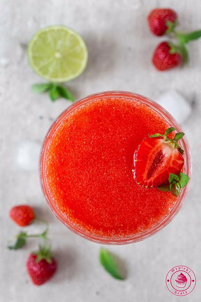 Przepis na letni drink truskawkowe daiquiri