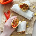 Burrito z mięsem mielonym, fasolą i papryką