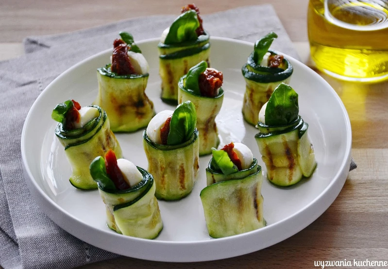 Roladki z grillowanej cukinii