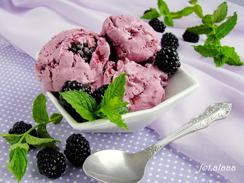 Lody jeżynowe