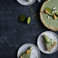 Jogurtowy sernik matcha na zimno z herbatnikami