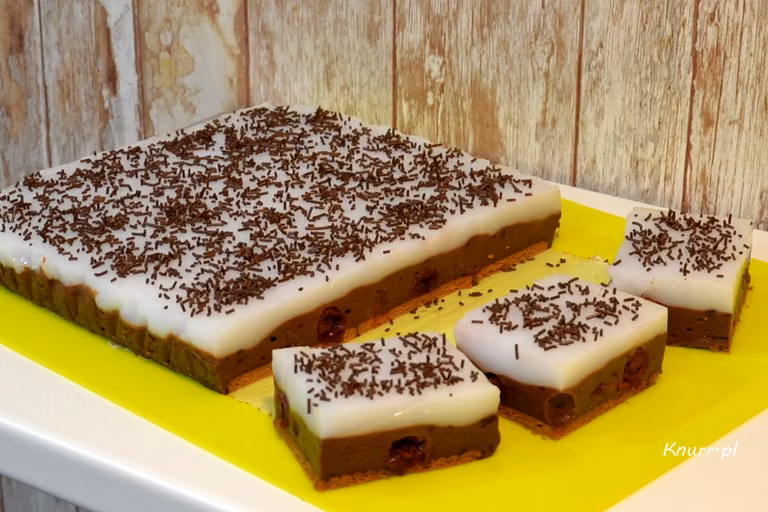 Budyniowiec czekoladowy z pinacoladą