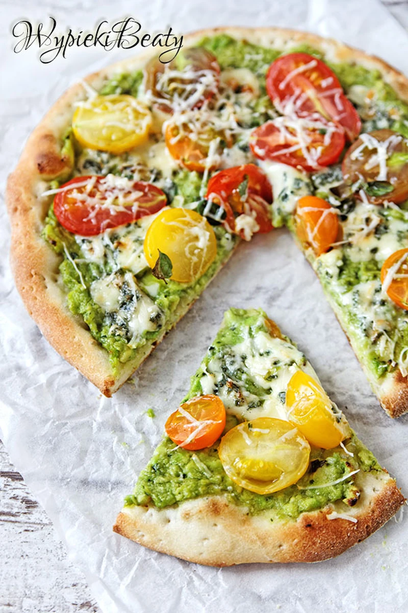 Pizza z sosem z awokado