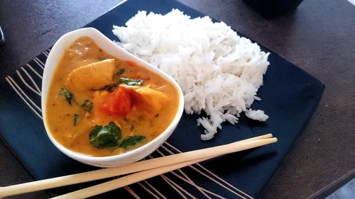 proste curry z kurczakiem i mleczkiem kokosowym