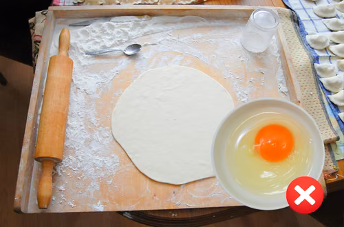 Dlaczego nie dodawać jajka do ciasta na pierogi? Poznaj przepis, który zawsze się udaje!