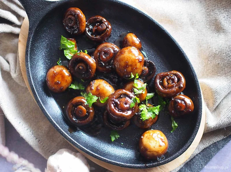 Pieczarki w glazurze miodowo-balsamicznej