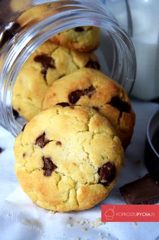 KRUCHE CIASTKA Z CZEKOLADĄ (Z FILMIKIEM NA BLOGU)