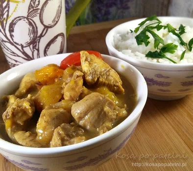 Curry z kurczaka i nektarynek