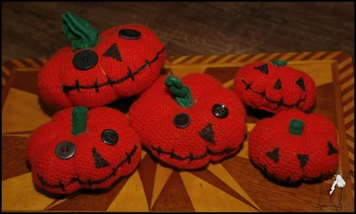 sweterkowe dynie halloweenowe