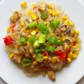 Makaron vermicelli z kurczakiem i pieczarkami