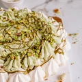 Beza pistacjowa z pistacjami