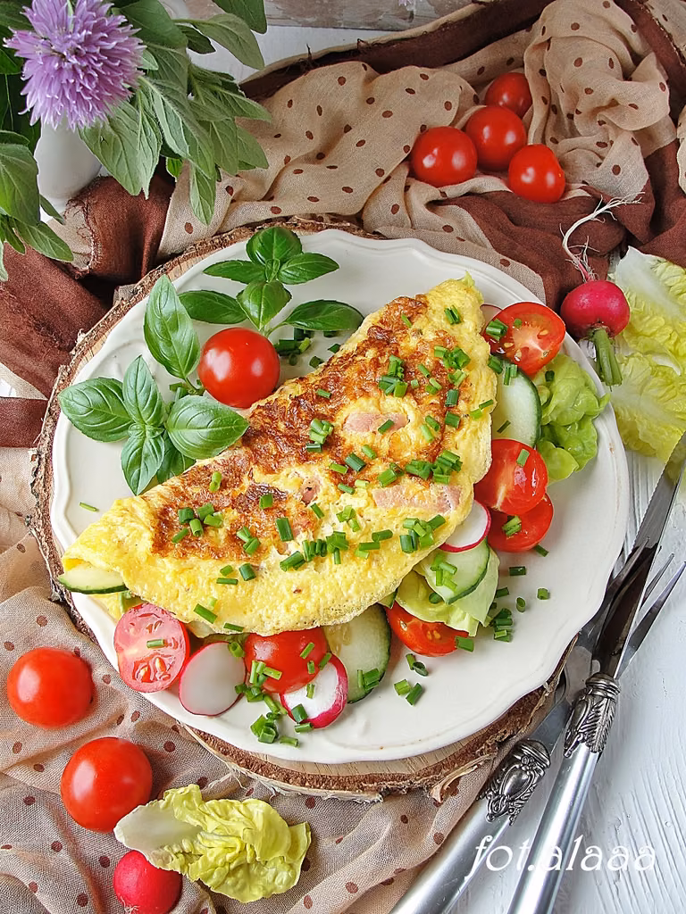 Omlet z szynką i nowalijkami