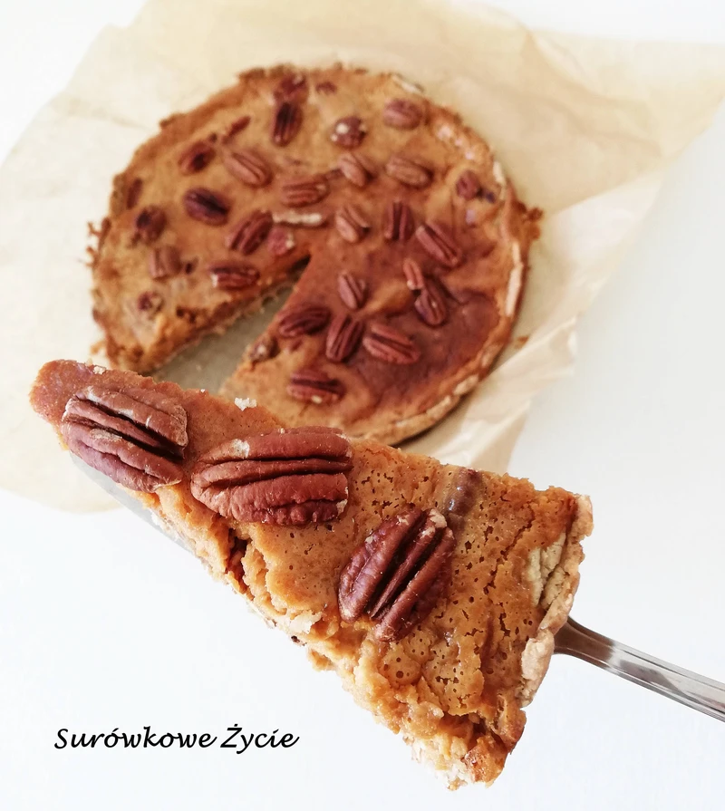 Tarta z orzechami pekan i masą kajmakową