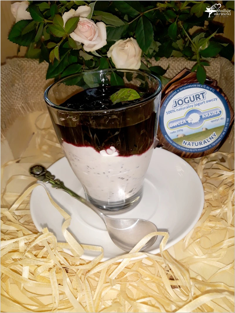 Pudding chia na jogurcie owczym