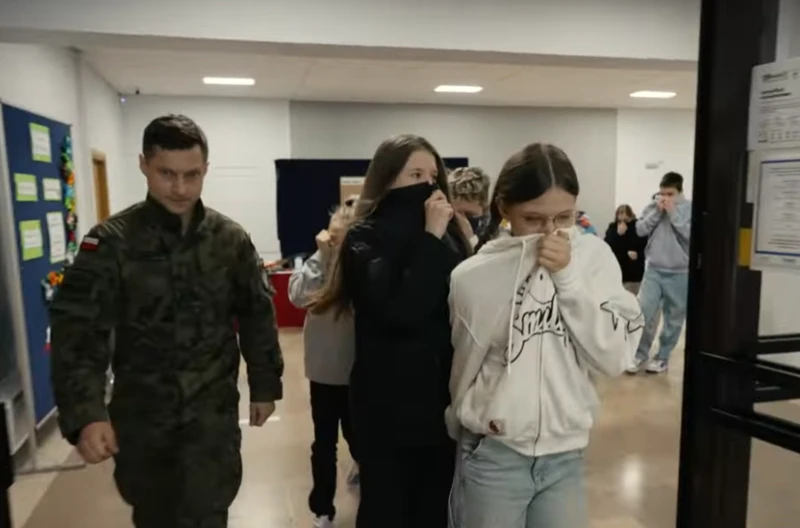 Wojsko wkroczyło do polskich szkół! "Nie brakuje sytuacji zagrożenia każdego dnia"