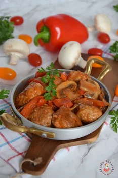 Klopsiki w sosie paprykowo-pomidorowym
