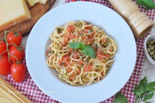 Makaron z pomidorowym pesto pantesco