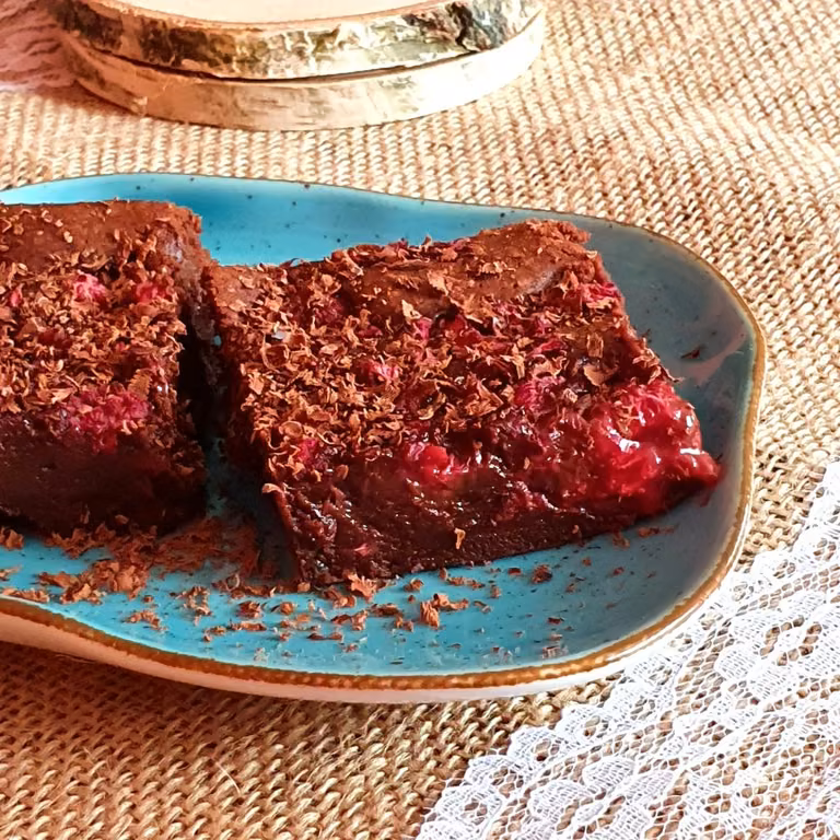 Brownie z malinami. Pyszne ciasto na weekend. | Iza Misztal
