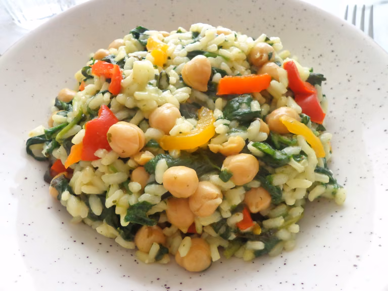Risotto ze szpinakiem, papryką i ciecierzycą