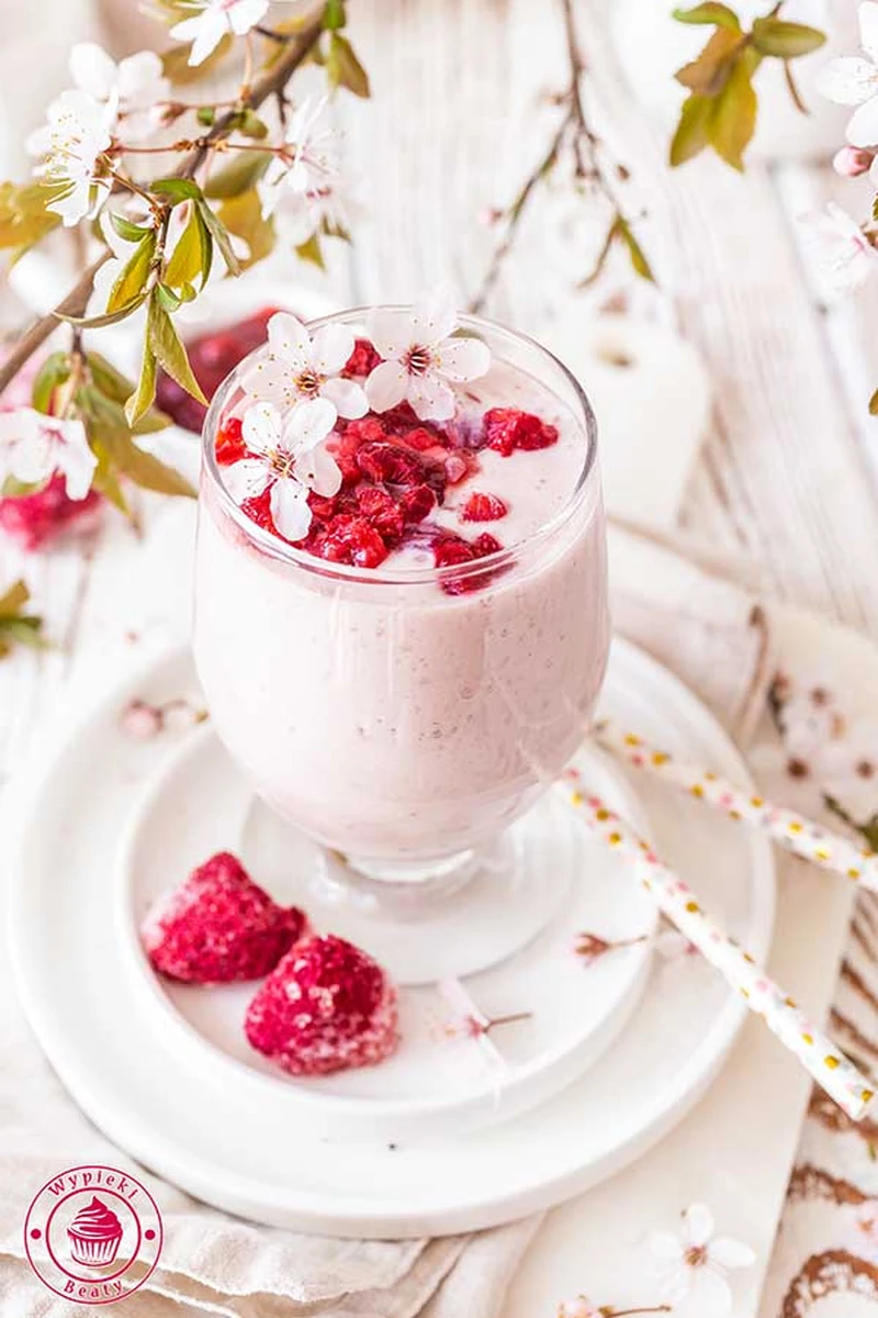 Sernikowe smoothie z malinami