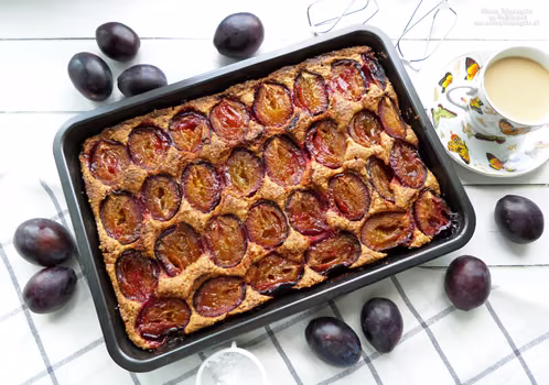 Proste i szybkie ciasto ze śliwkami (bezglutenowe) – przepis krok po kroku