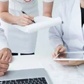 Międzynarodowy Dzień Pracownika Ochrony Zdrowia: Hołd dla Bohaterów w Białych Kitlach