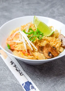 Pad Thai z krewetkami i kurczakiem FIT