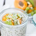 Pudding z tapioki i nasion chia z kiwi i morelami