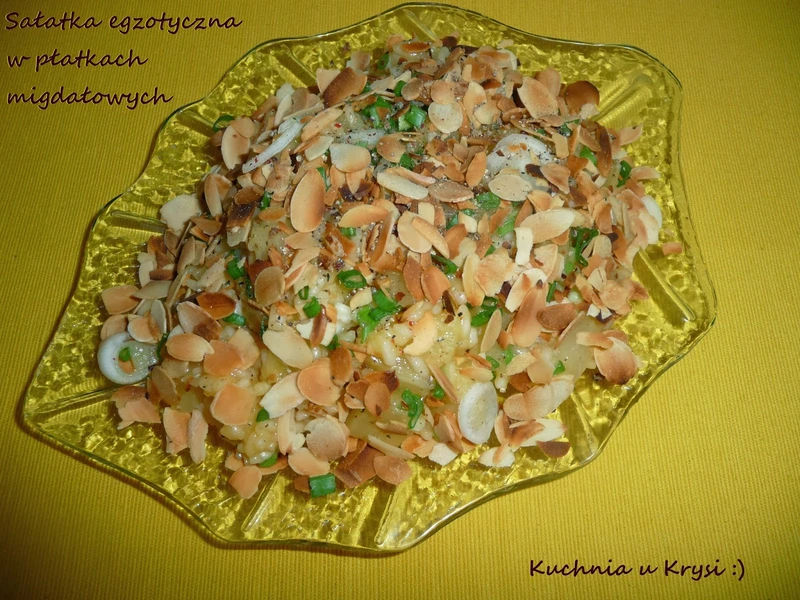 Egzotyczna sałatka w migdałach