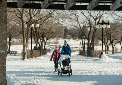 1000 zł miesięcznie dla rodziców w 2026! Oto warunki świadczenia rodzicielskiego