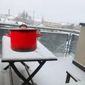 Czy zimą można trzymać jedzenie na balkonie?