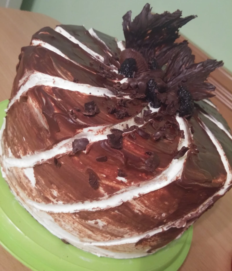 Tort czekoladowy z owocową nutą