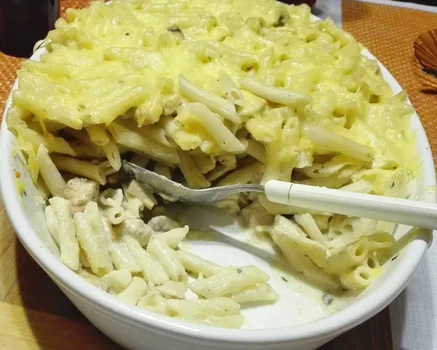 Zapiekanka z makaronem i kurczakiem
