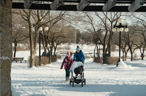 1000 zł miesięcznie dla rodziców w 2026! Oto warunki świadczenia rodzicielskiego