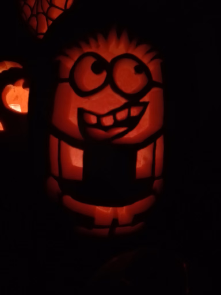 Wycinanie dyni na Halloween
