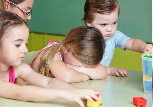 Niebezpieczny trend w przedszkolach: Dlaczego rodzice mówią 'STOP'?