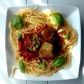 Spaghetti pomidorowe z pulpetami