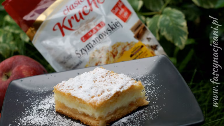 Kruche ciasto z jabłkami i masą budyniową