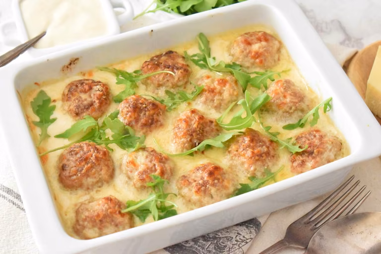 Pieczone klopsiki pod beszamelem