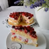 Bezglutenowy tort z kremem kokosowym i malinami