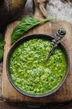 Wegańskie pesto z rukolą i szpinakiem
