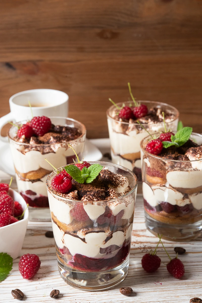 Tiramisu z malinami