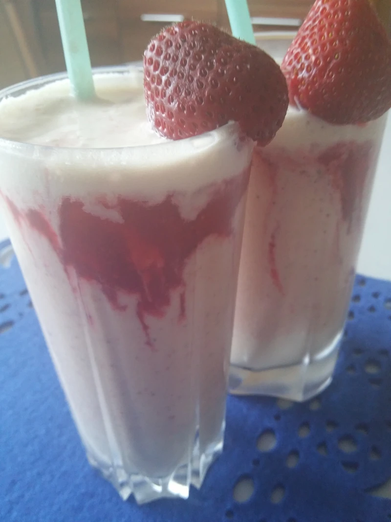 FIT Shake truskawkowy z lodami
