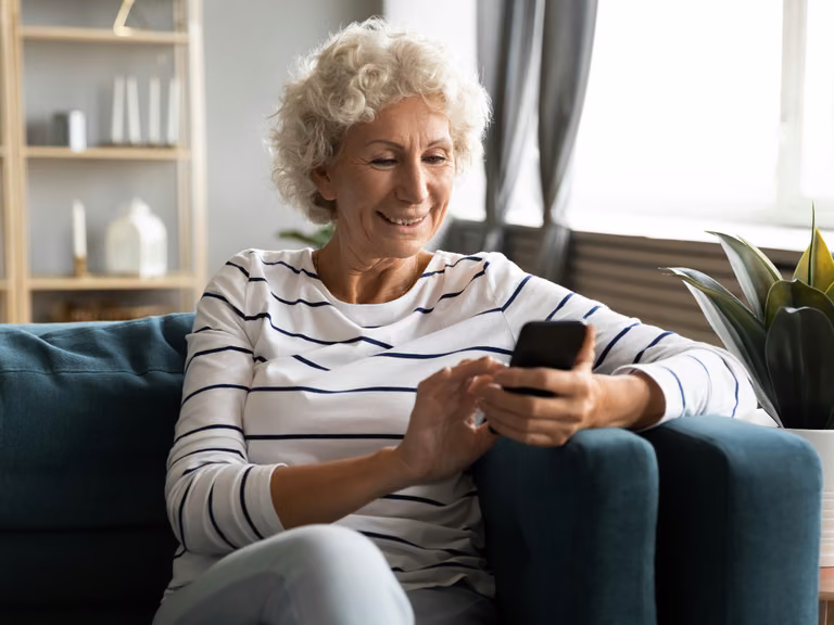 Tinder zaskakuje! Teraz twoja mama wybierze twoją miłość!
