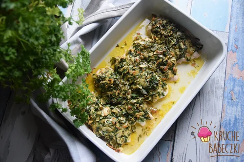 FILET Z KURCZAKA Z CURRY, MIGDAŁAMI, MOZZARELLĄ I NATKĄ PIETRUSZKI