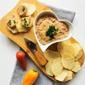 Pasta łososiowa z chipsami