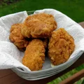 Chrupiące stripsy w kurczaka w stylu KFC