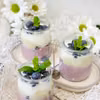 Owocowy pudding chia z warstwą pistacjową i borówkami