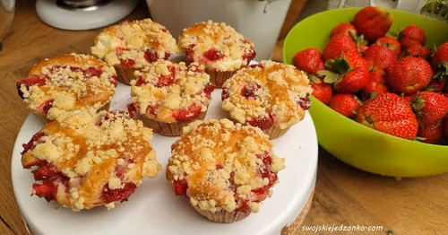 Muffinki z truskawkami i serem