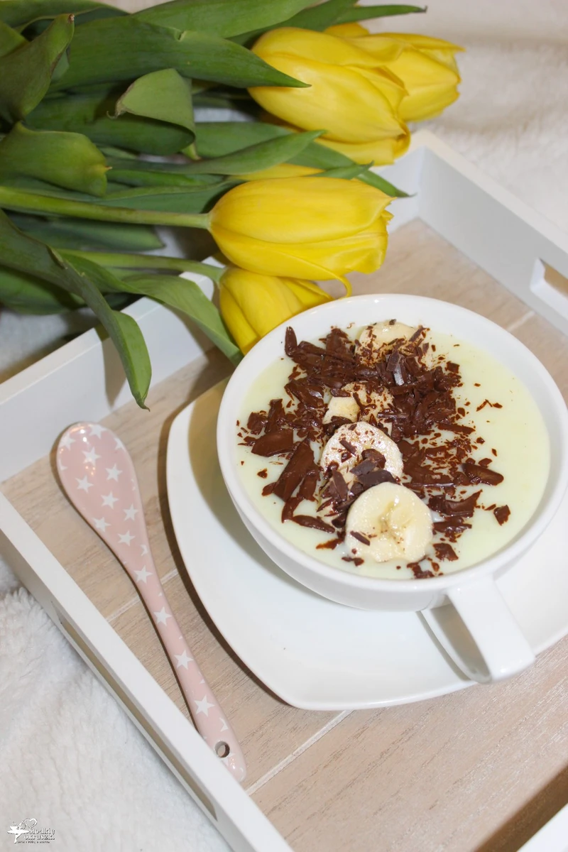 Deser z dzieciństwa – domowy budyń z czekoladą i bananami
